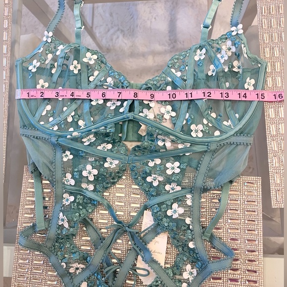 🤍 For Love & Lemons Daisy Embroidered Bodysuit NEW 38D - Picture 7 of 7